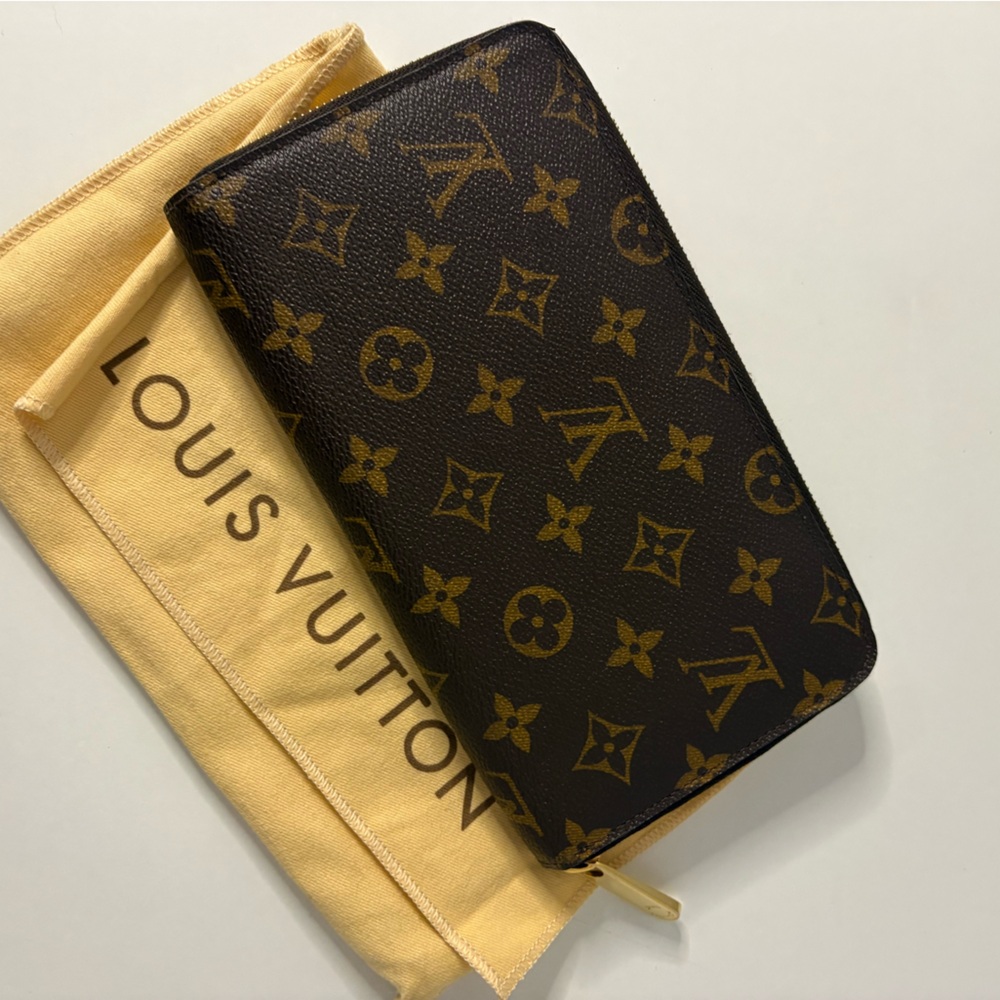 LOUIS VUITTON Monogram Zippy Organizer Wallet - Picture 3 of 7